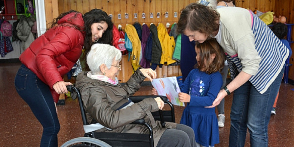 Matia Fundazioko egoiliarrak ikastolan