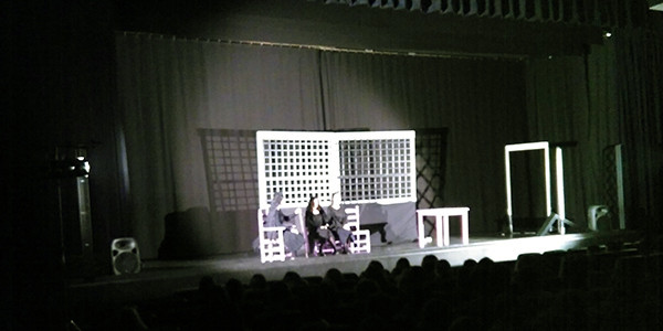 Argazkian obraren eszena bat
